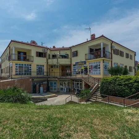 아파트 Strawberry 3